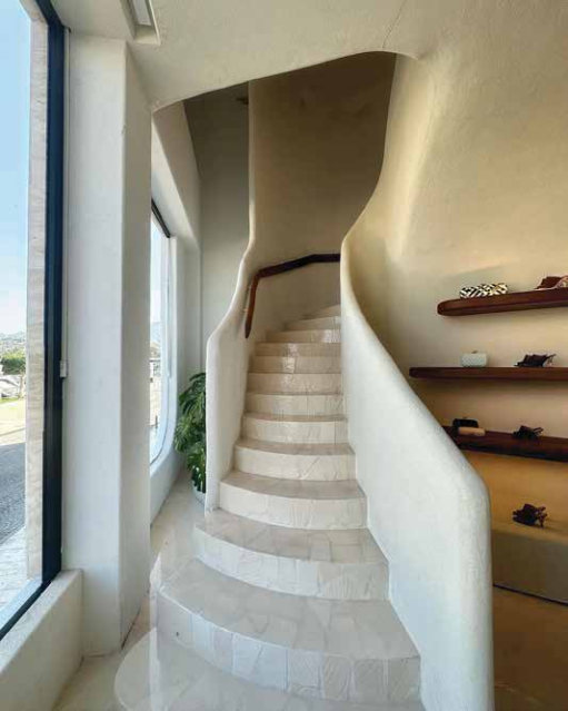 Formula.International_Page24_Image6